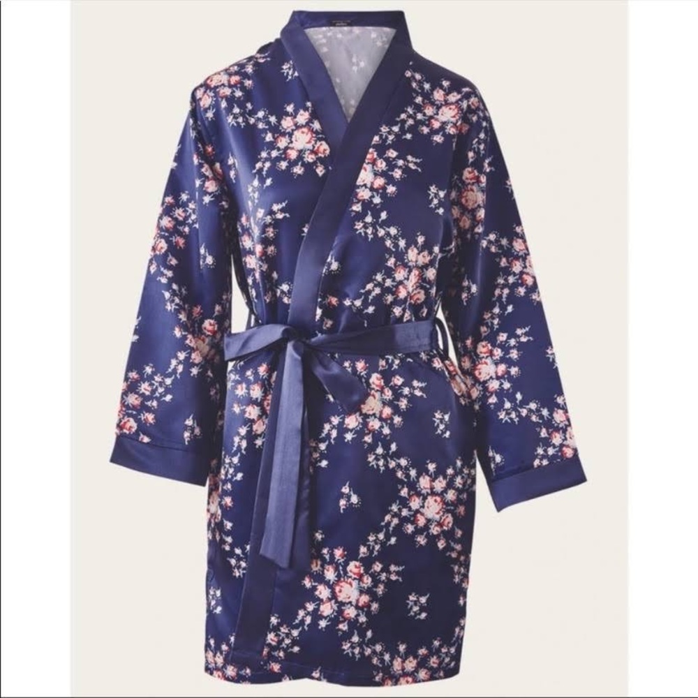 Morgan Lane x fabfitfun Floral Robe